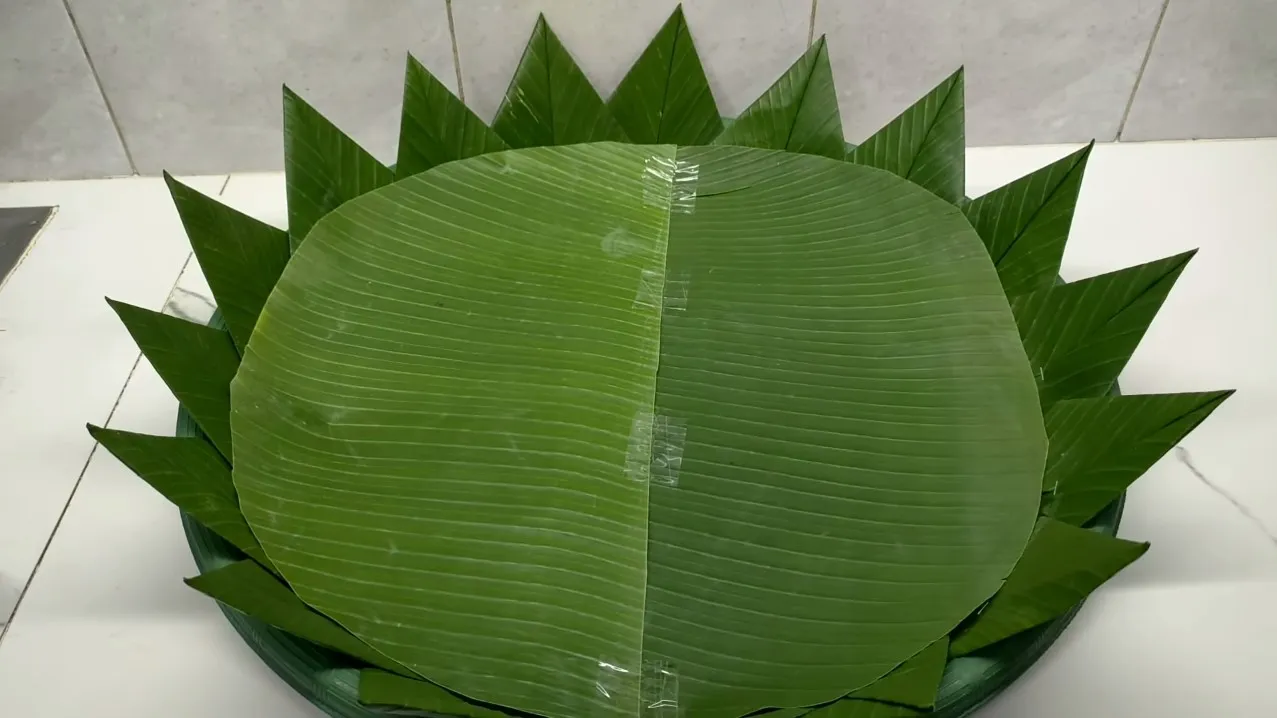 cara membuat alas tumpeng daun pisang