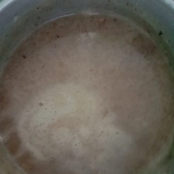 Tambahkan bubuk jelly plain sambil diaduk, masak hingga mendidih.