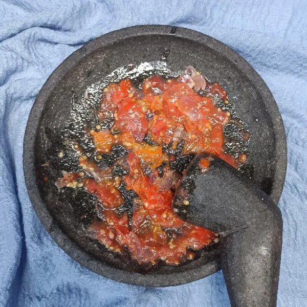 Haluskan. Tata ala warung penyetan.