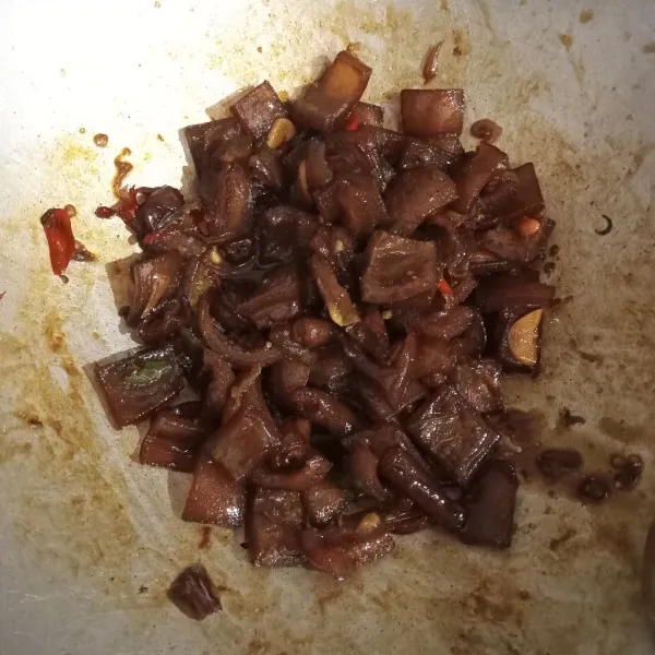 Aduk hingga rata dan angkat.