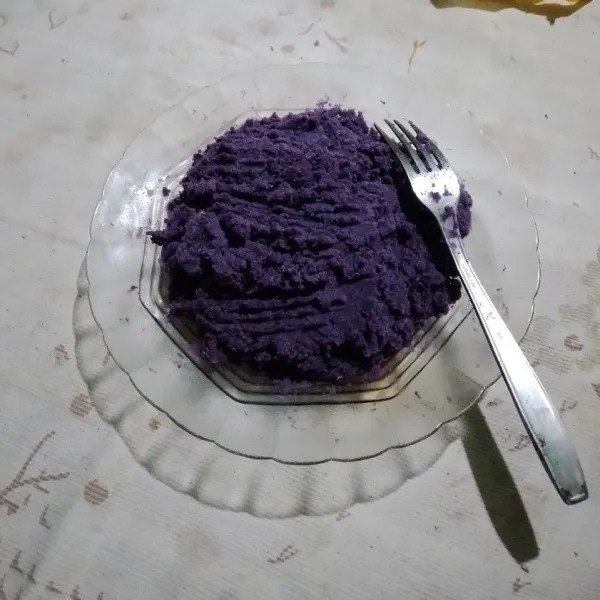 Haluskan ubi ungu