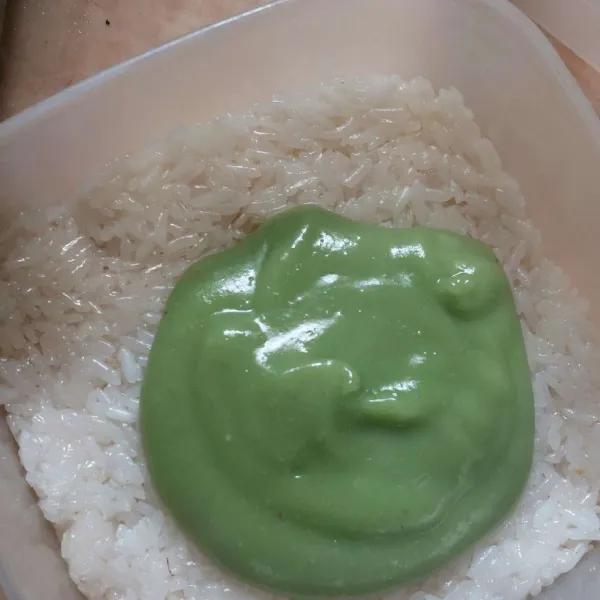 Tuang ke atas ketan