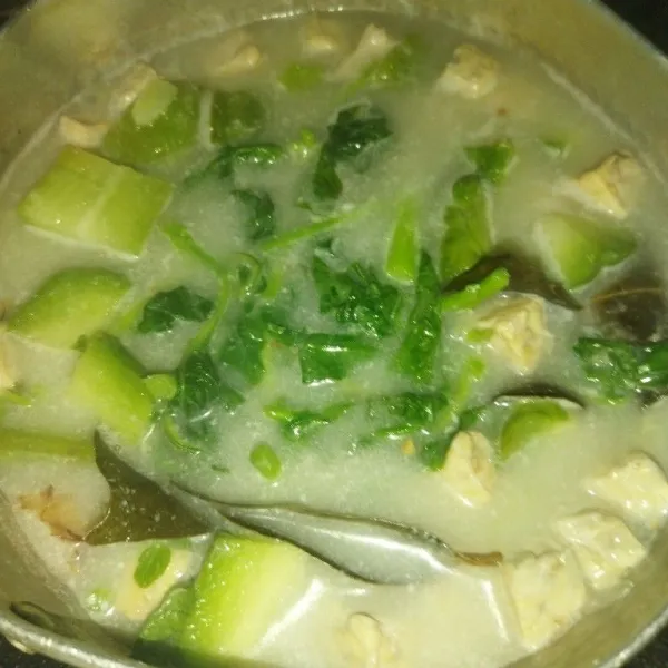 Masak hingga kuahnya mendidih kembali, matikan api, angkat lalu sajikan.