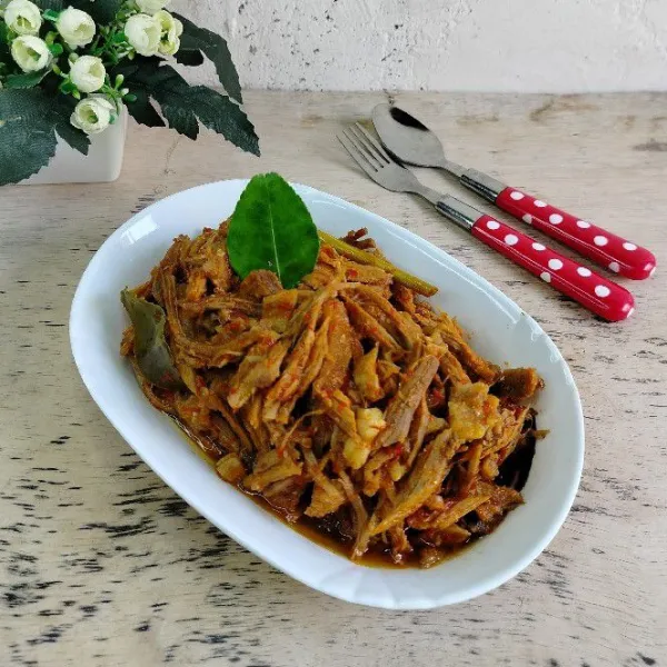 Pindahkan krengseng daging ke piring saji dan siap di sajikan.