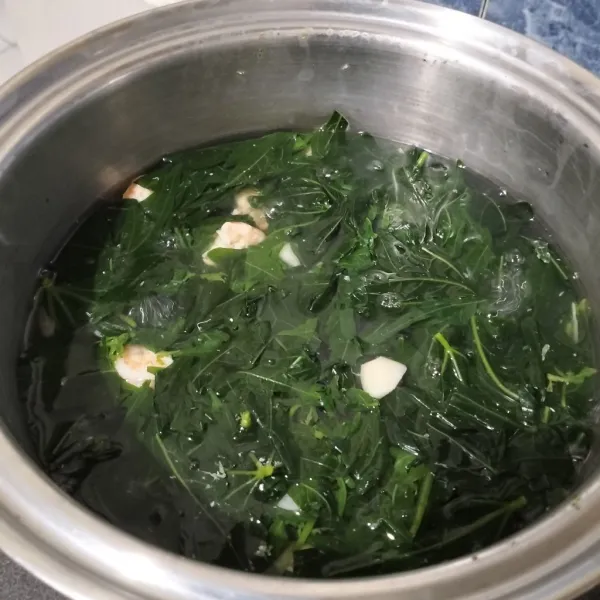 Setelah bumbu meresap dan matang, angkat.
