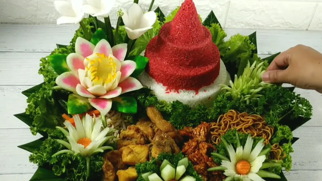 Cara menghias tumpeng