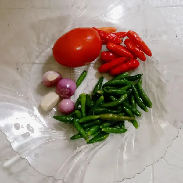 Siapkan bumbu.