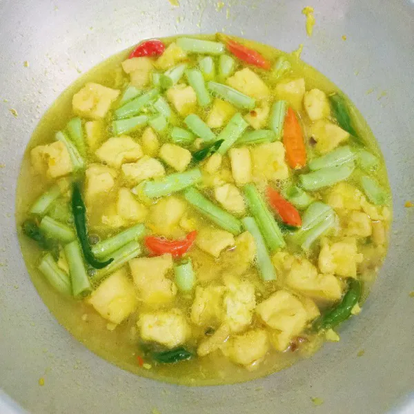 Masukkan buncis.