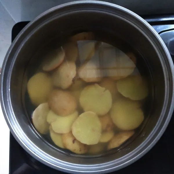 Rebus jengkol hingga empuk.