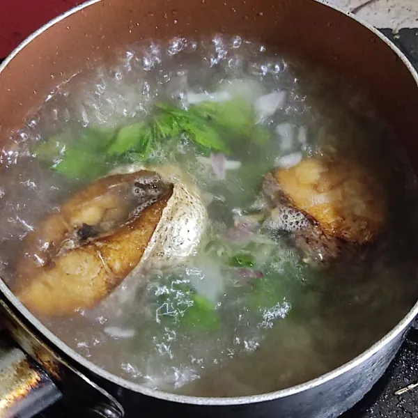 Masukkan ikan masak sampai mendidih