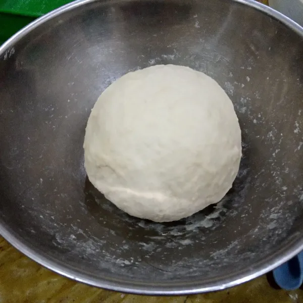 Bulatkan adonan dan istirahatkan kembali adonan selama 1 jam. Jangan lupa tutup dengan kain serbet/cling wrap