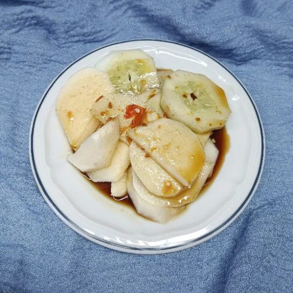 Siram dengan kuah.