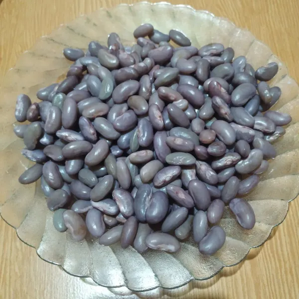 Rebus kacang merah sampai empuk, tiriskan.