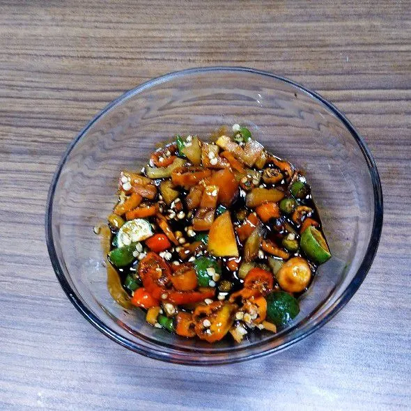 Campur dan aduk rata semua bahan sambal.