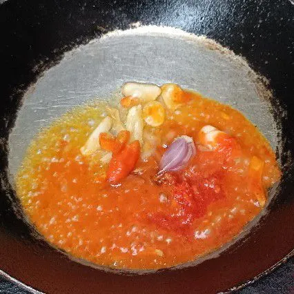 Masukkan bumbu halus.