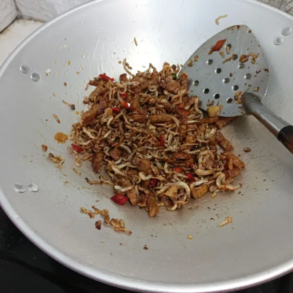 Masak hingga bumbu meresap dan matang.