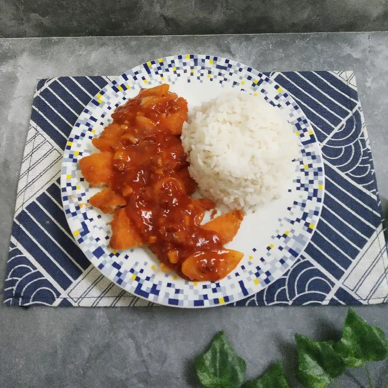 Ayam Krispi Saus Bolognese