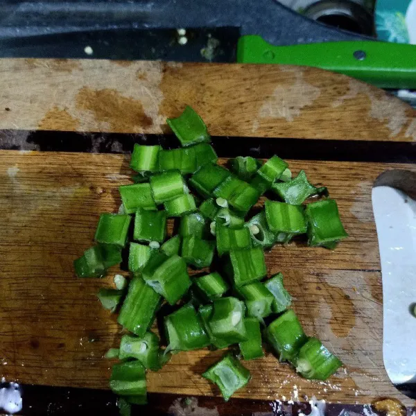 Lalu potong kecil.