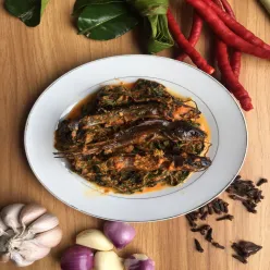 Ikan Asap Daun Singkong Kuah Pacak #KURCEPPEJUANGRESEPNUSANTARA
