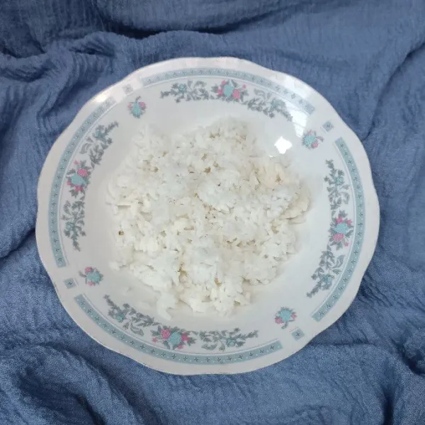 Siapkan nasi.