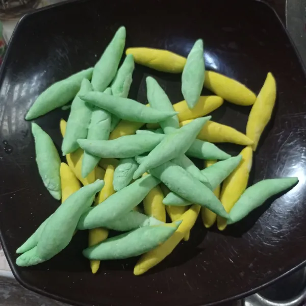 Bentuk seperti gambar, lakukan sampai selesai.