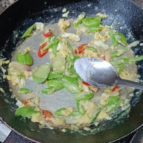 Bumbui dengan merata. Cicipi sesuai selera masing-masing.