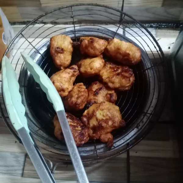 Angkat dan tiriskan lalu siap untuk disajikan.