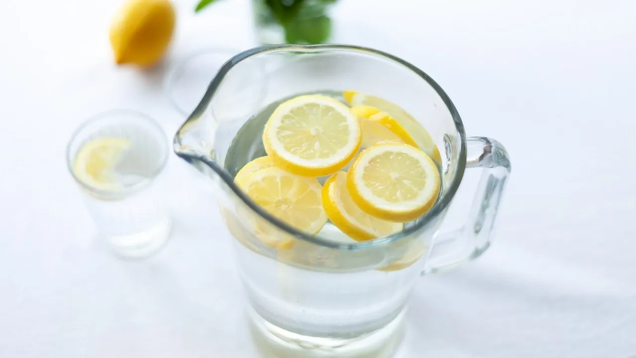 air lemon untuk bantu meredakan mual ibu hamil