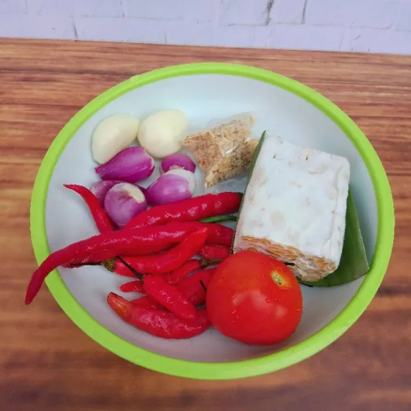 Siapkan bumbu.