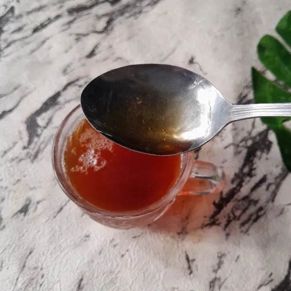 Tambahkan madu.