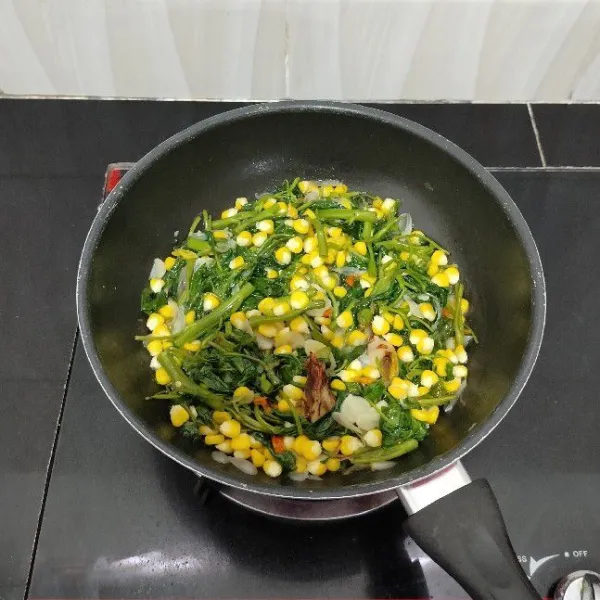 Masak hingga bumbu meresap, lalu angkat.