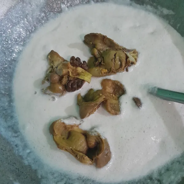 Tambahkan hati ayam.