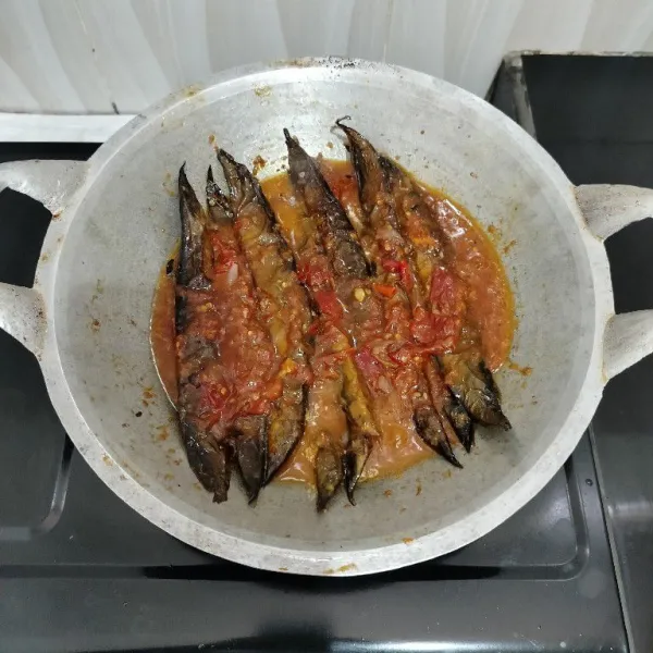 Masak hingga sambal meresap, lalu angkat.