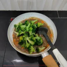 Terakhir masukkan brokoli, aduk rata.