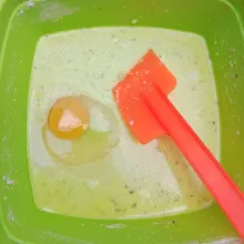 Masukan telur, santan, kaldu bubuk, dan garam.
