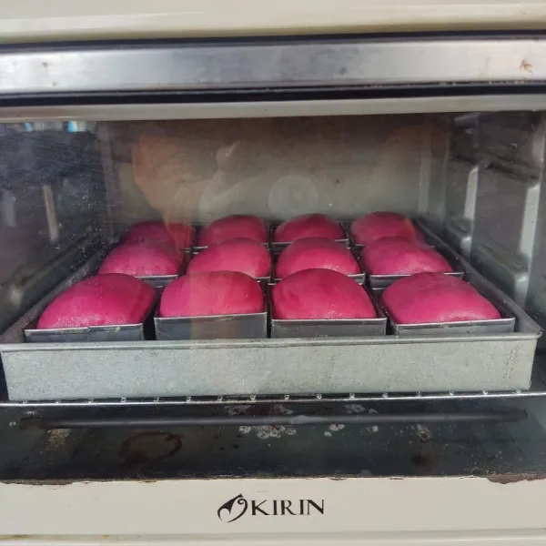 Bentuk adonan dan profing sampai ringan. Panggang dalam oven selama 20 menit dengan suhu 190 derajat celcius. Biarkan dingin dan sajikan