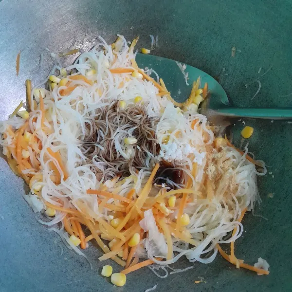 Masukkan semua bumbu seasoning.
