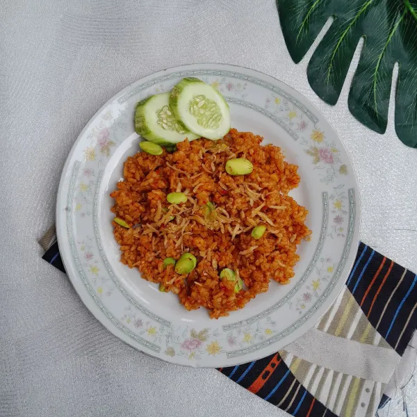 Setelah matang merata, angkat dan sajikan selagi hangat.