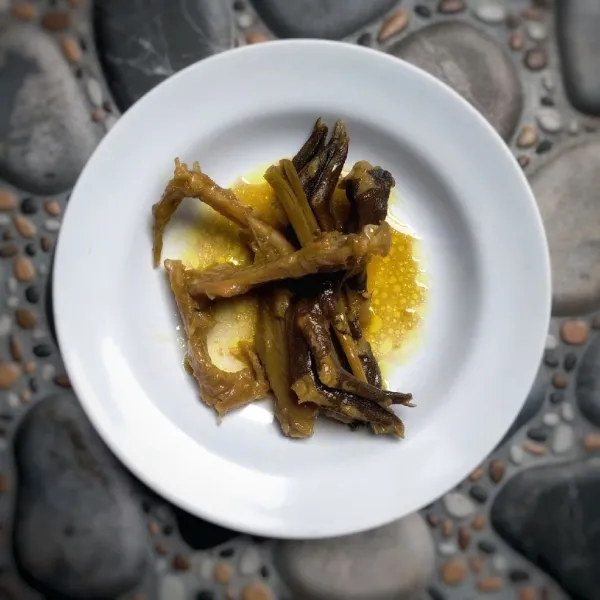 Sajikan dengan nasi hangat dan sambal kesukaan.