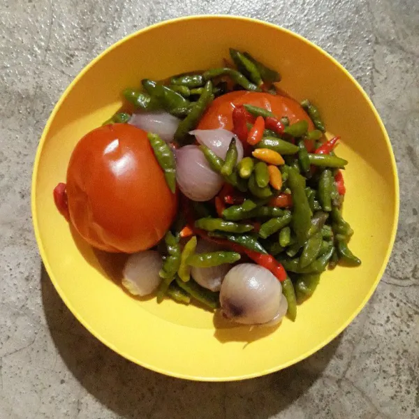 Angkat dan tiriskan.