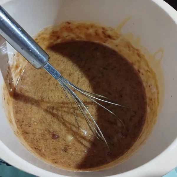 Kocok hingga tercampur rata dan gula larut