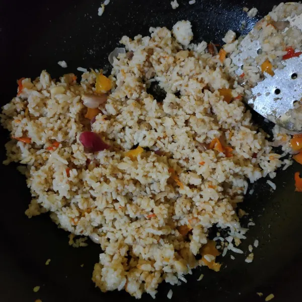 Masak hingga bumbu meresap dan matang, matikan api.
