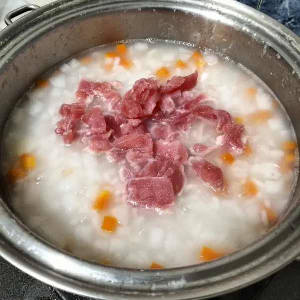 Setelah 15 menit masukkan ikan tuna.