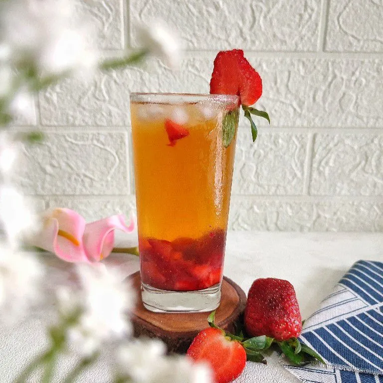 Sparkling Strawberry Lemongrass Tea