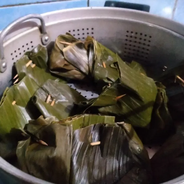 Kukus botok selama 30 menit.