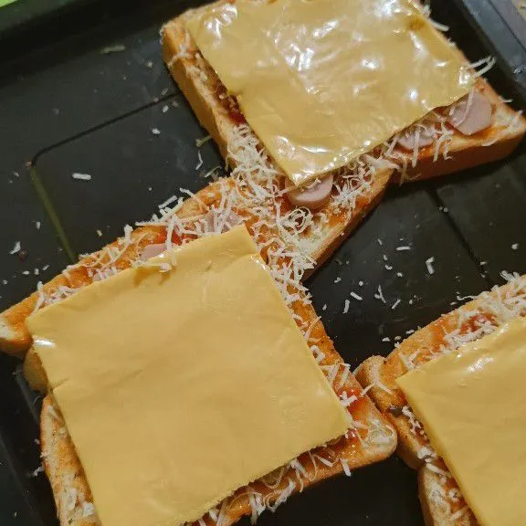 Tutup dengan keju quick melt lembaran/slice.