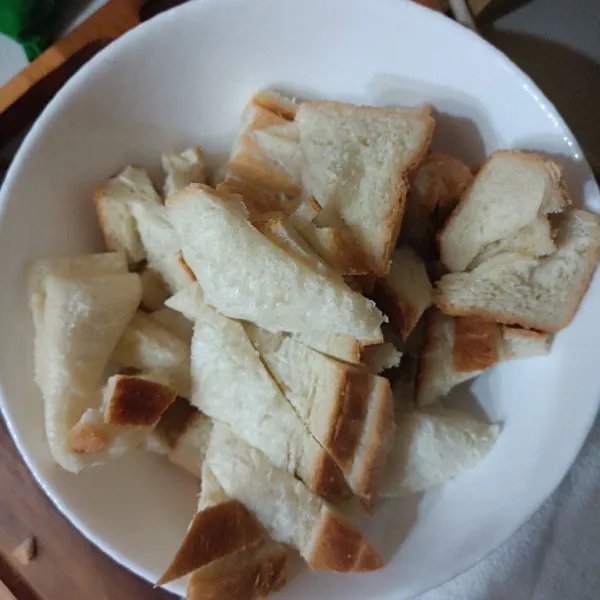 Potong-potong roti tawar