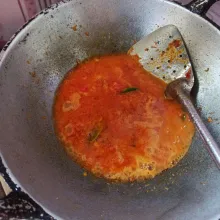 Tambahkan air secukupnya kemudian bumbui dengan garam, gula, dan kaldu jamur. Masak hingga mendidih jangan lupa koreksi rasanya terlebih dahulu.