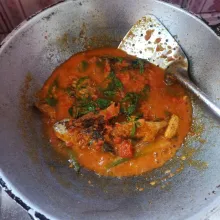 Matikan api dan sajikan dengan nasi hangat.