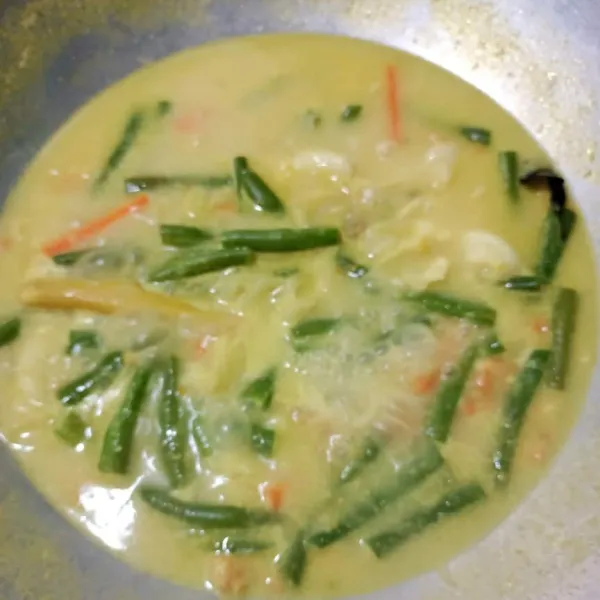 Masak hingga sayuran matang. Angkat lalu sajikan..
